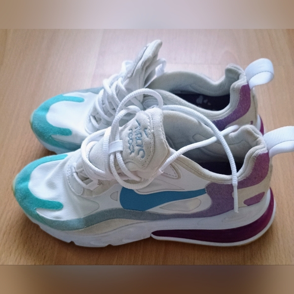Woman's Nike Air Max 270 React Size 5 - Picture 1 of 7